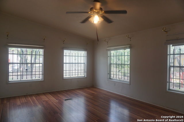 Listing photo id 8 for 23027 Fawn Trail Dr.