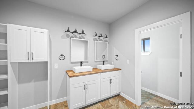 Listing photo id 14 for 201 Lakeview Cir