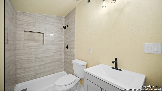 Listing photo id 20 for 201 Lakeview Cir