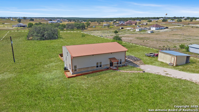 Listing photo id 47 for 201 Lakeview Cir