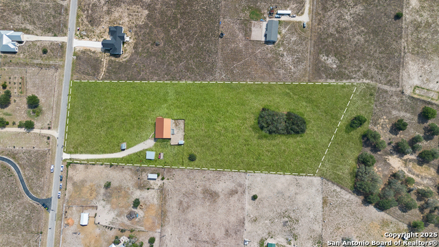 Listing photo id 3 for 201 Lakeview Cir