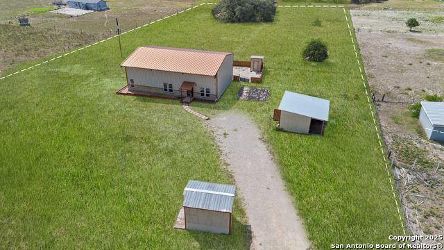 Listing photo id 4 for 201 Lakeview Cir