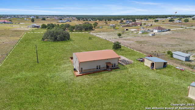Listing photo id 6 for 201 Lakeview Cir