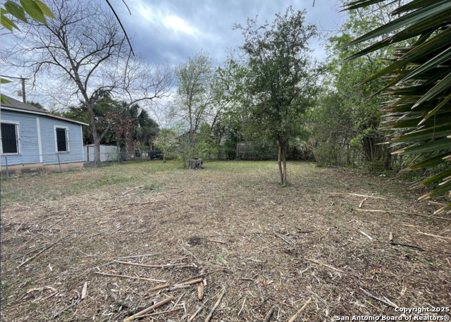Image 2 of 4 For 1210 Perez St