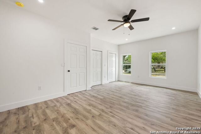Listing photo id 11 for 259 Future