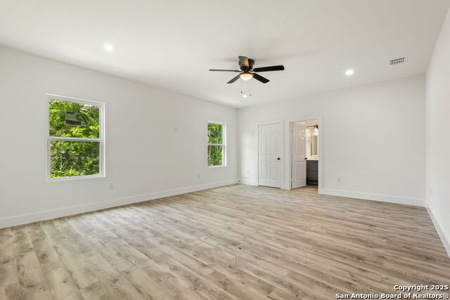 Listing photo id 12 for 259 Future