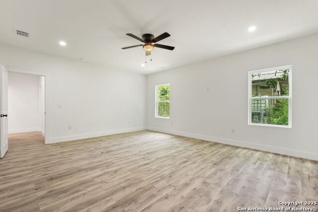 Listing photo id 13 for 259 Future