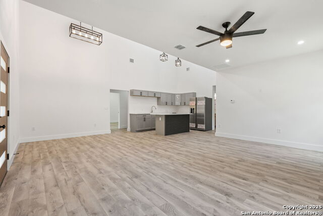 Listing photo id 5 for 259 Future