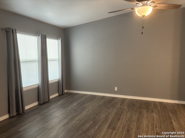 Listing photo id 12 for 527 Artemis