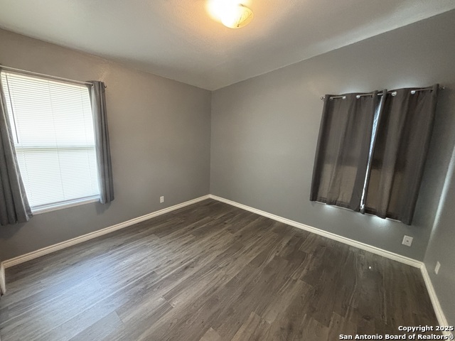 Listing photo id 13 for 527 Artemis