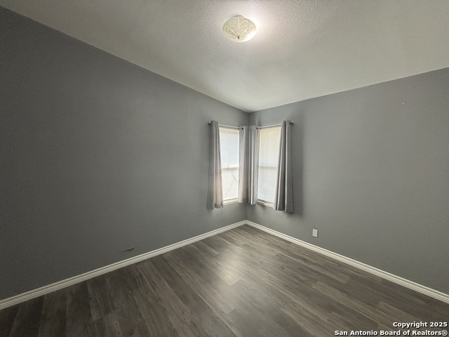 Listing photo id 17 for 527 Artemis