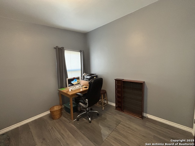 Listing photo id 25 for 527 Artemis