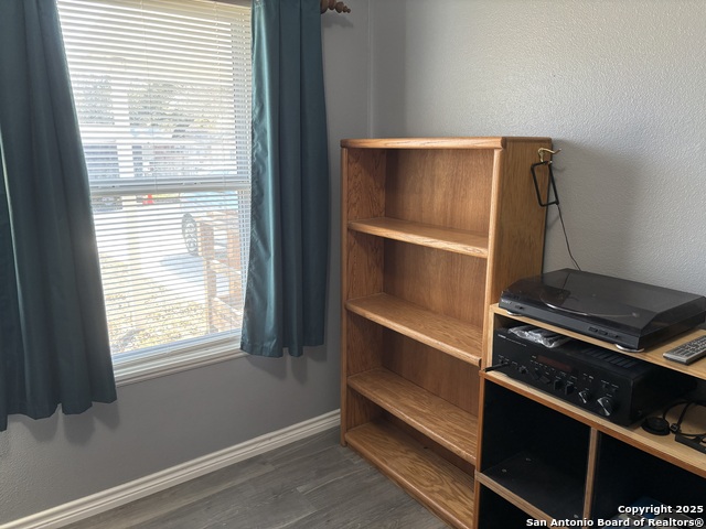 Listing photo id 27 for 527 Artemis
