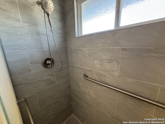 Listing photo id 31 for 527 Artemis