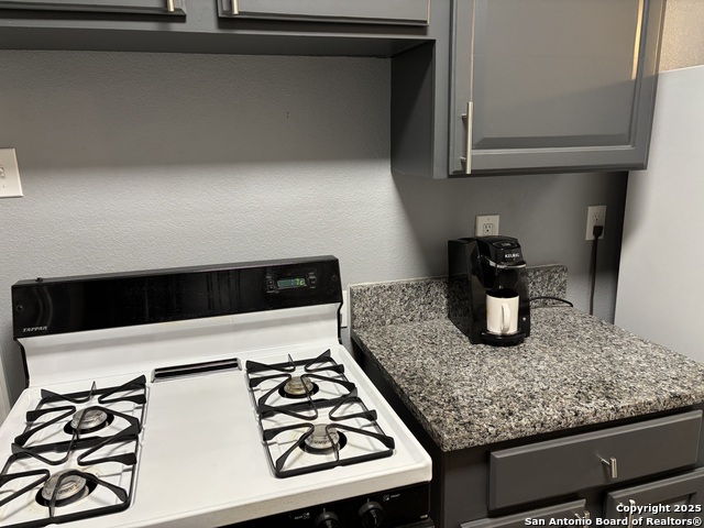 Listing photo id 4 for 527 Artemis