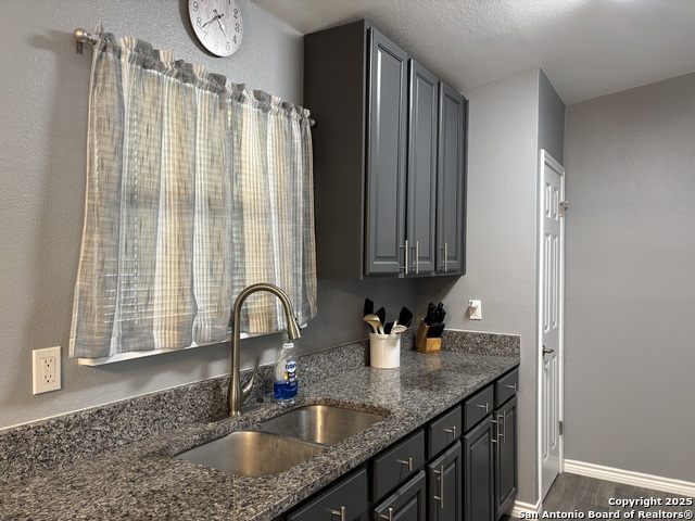 Listing photo id 5 for 527 Artemis