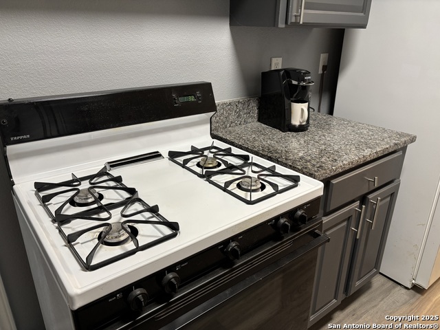 Listing photo id 7 for 527 Artemis