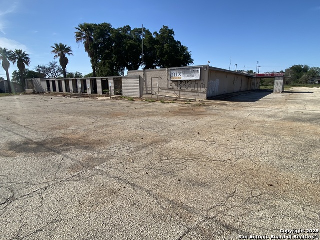 Listing photo id 0 for 230 Miller W