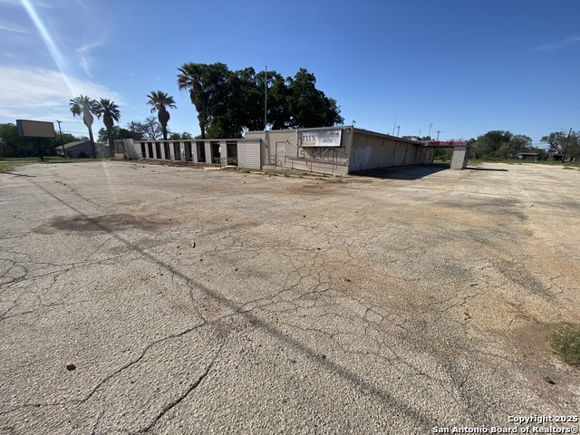 Listing photo id 1 for 230 Miller W