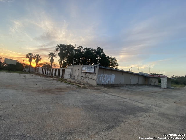 Listing photo id 3 for 230 Miller W