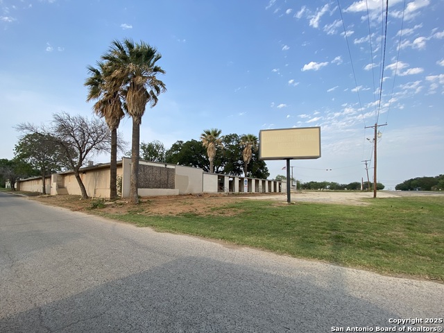 Listing photo id 5 for 230 Miller W