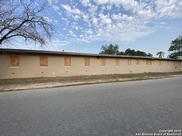 Listing photo id 7 for 230 Miller W