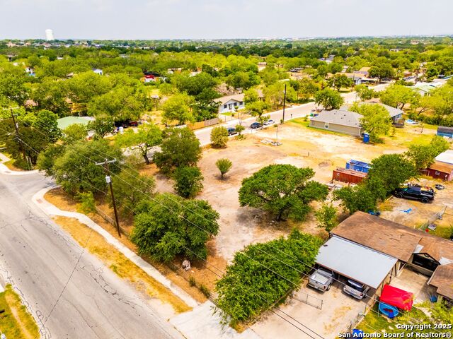 Listing photo id 2 for 877 Villaret Blvd W