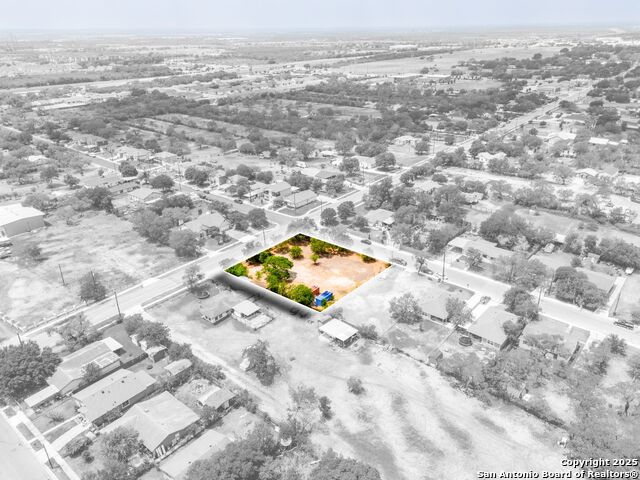 Listing photo id 7 for 877 Villaret Blvd W