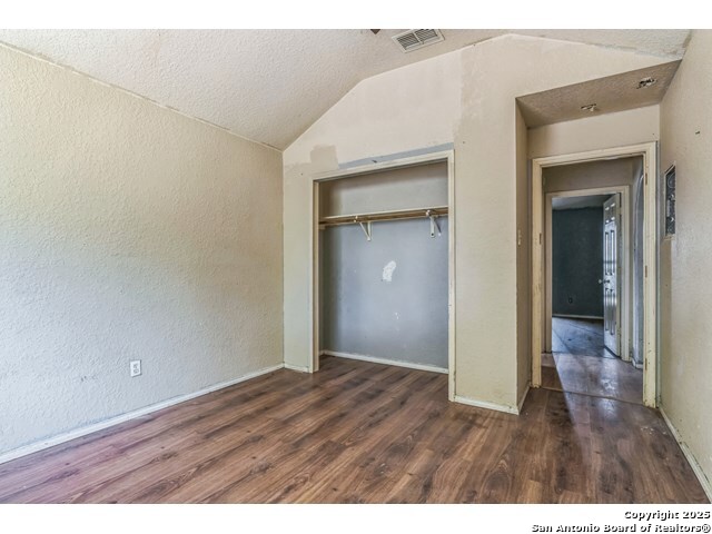 Listing photo id 8 for 2514 Christian
