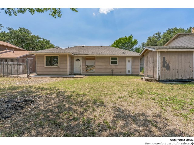 Listing photo id 11 for 2514 Christian