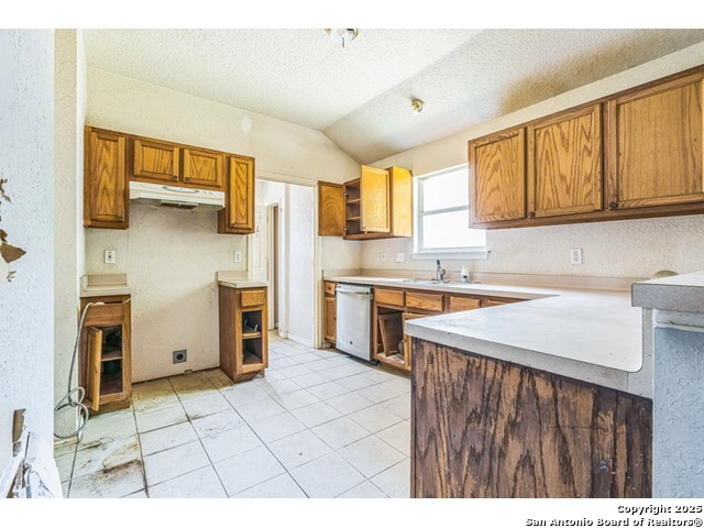 Listing photo id 2 for 2514 Christian