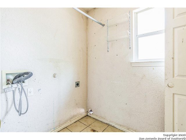 Listing photo id 4 for 2514 Christian