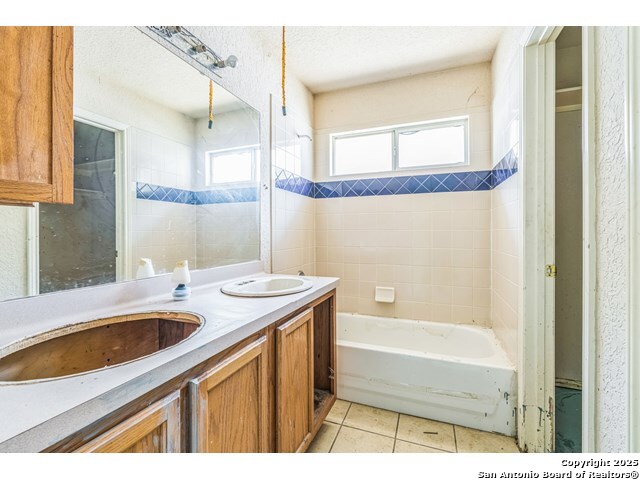 Listing photo id 5 for 2514 Christian