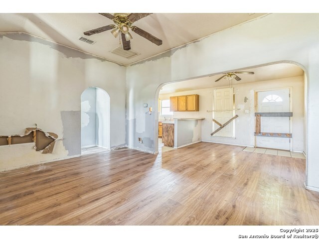 Listing photo id 6 for 2514 Christian