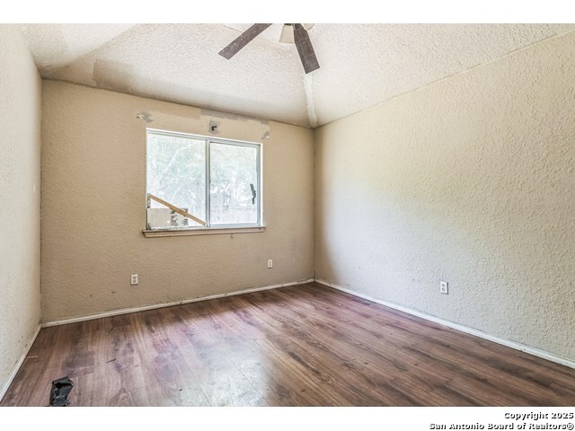 Listing photo id 7 for 2514 Christian