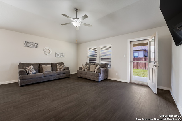 Listing photo id 8 for 6955 Shiraz Way