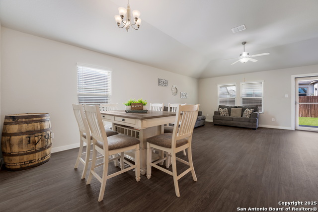 Listing photo id 9 for 6955 Shiraz Way