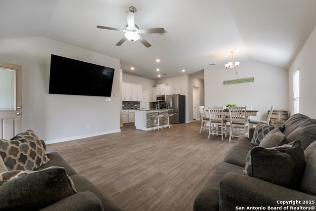 Listing photo id 10 for 6955 Shiraz Way