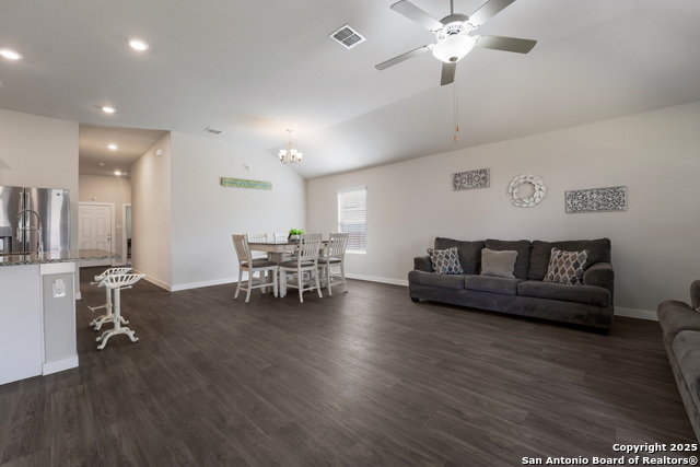 Listing photo id 11 for 6955 Shiraz Way