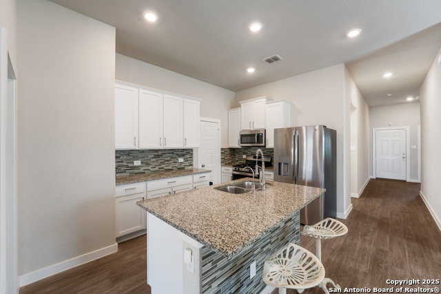 Listing photo id 2 for 6955 Shiraz Way