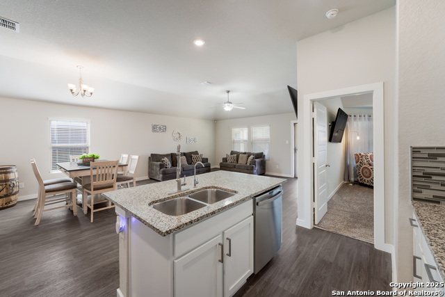 Listing photo id 4 for 6955 Shiraz Way