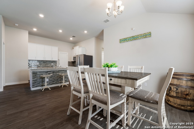 Listing photo id 6 for 6955 Shiraz Way