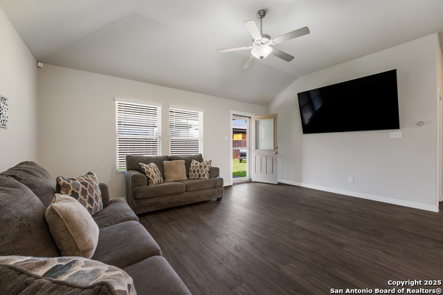 Listing photo id 7 for 6955 Shiraz Way