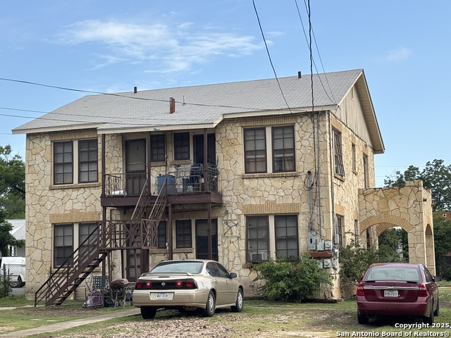 Image 2 of 15 For 1502 Woodlawn W