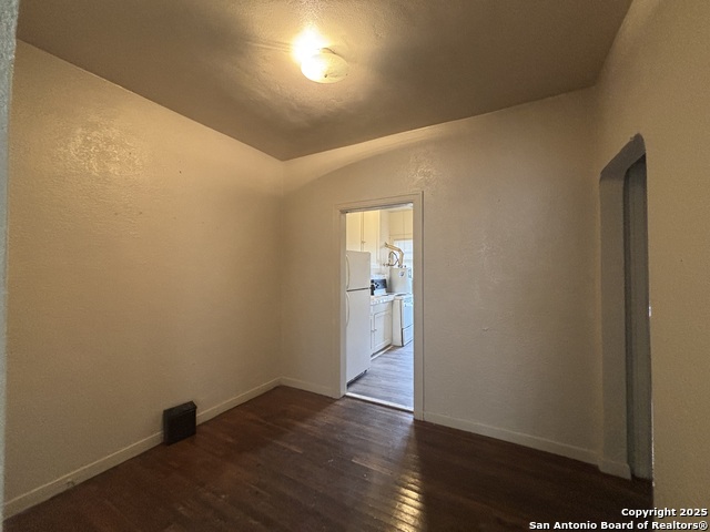 Image 5 of 15 For 1502 Woodlawn W
