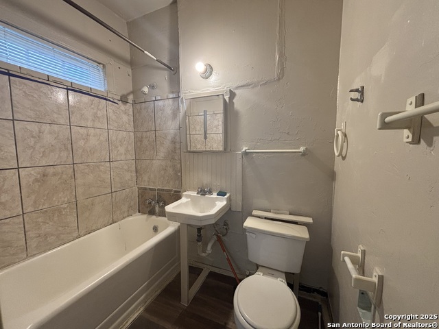 Image 6 of 15 For 1502 Woodlawn W