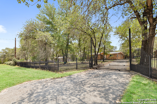 Listing photo id 1 for 229 Maske Rd
