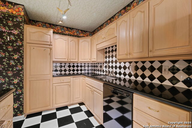 Image 2 of 38 For 1 Towers Park Ln  1512