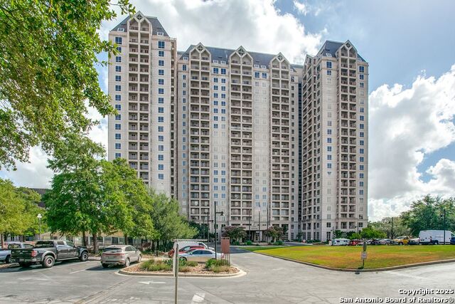 Image 27 of 38 For 1 Towers Park Ln  1512