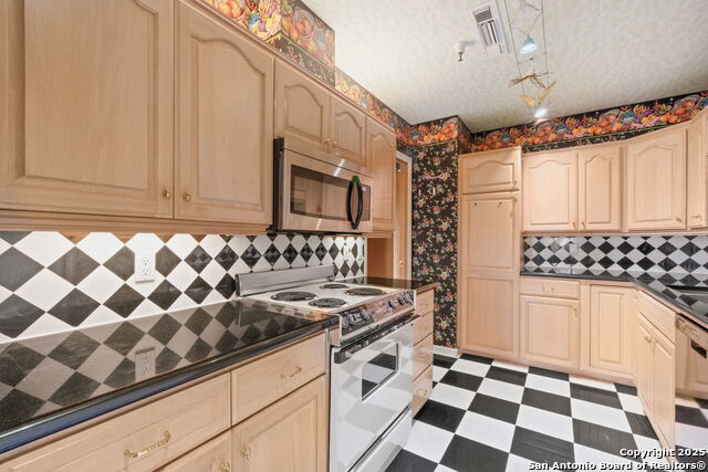 Image 3 of 38 For 1 Towers Park Ln  1512